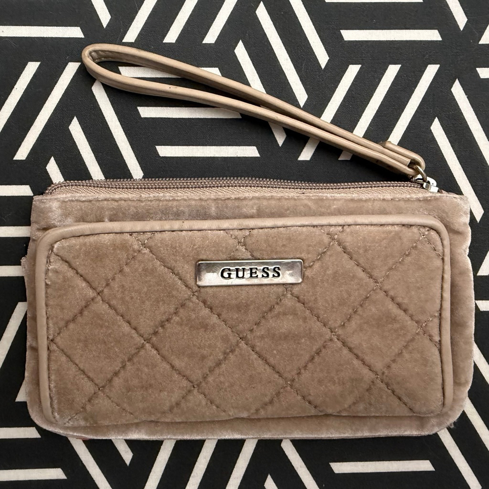 GUESS Beige Quilted Velvet Wristlet One Size‎